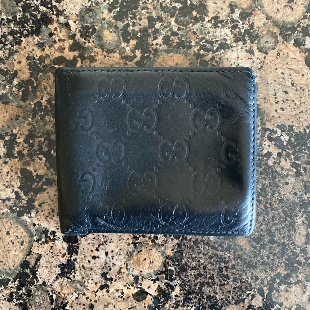GUCCI Men’s Guccissima GG Bifold Wallet Black used